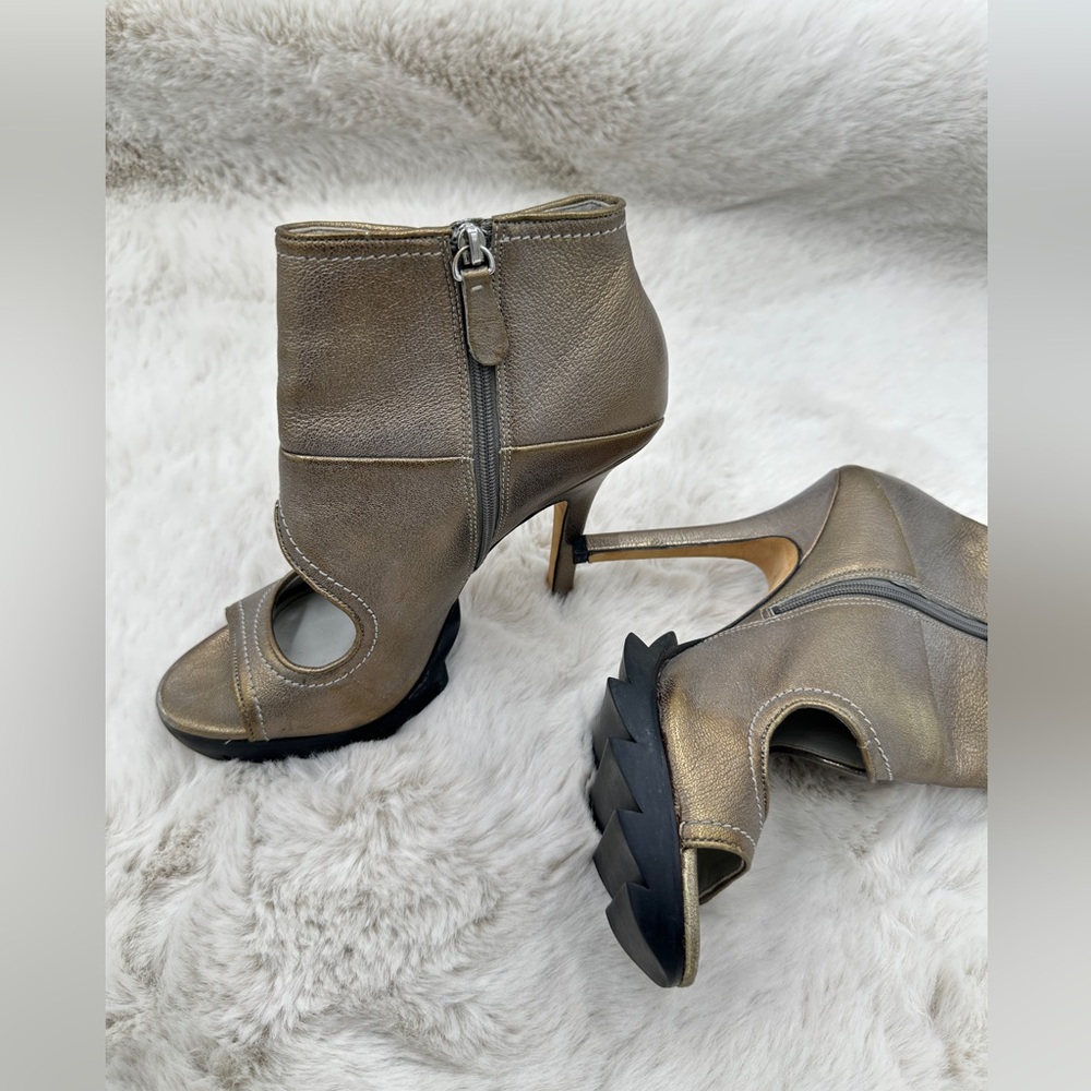 Camilla Skovgaard Peep-Toe Booties size 38 US 8‎ Gold like NEW